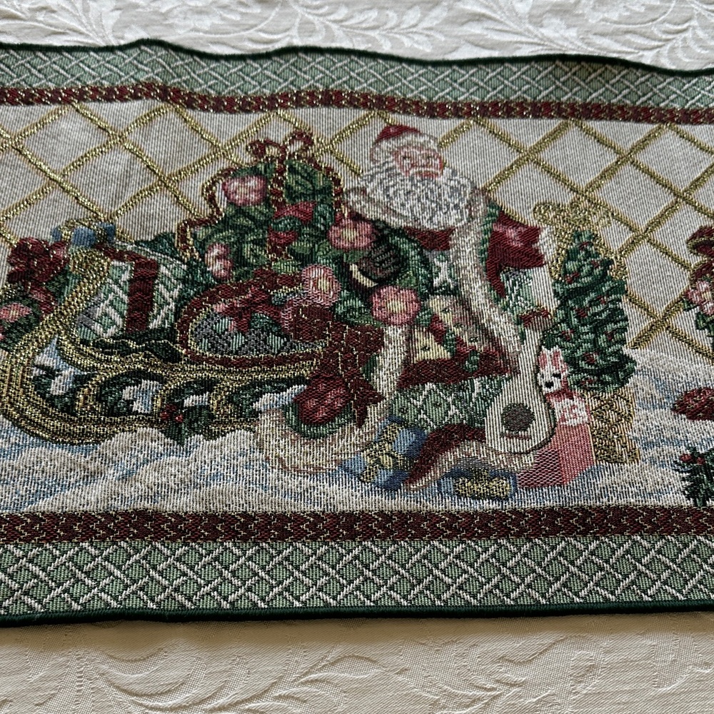 Fitz and Floyd Holiday Santa Decorative Table Runner - Green and Red